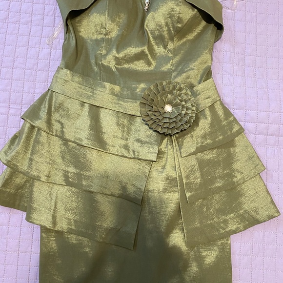 Elegant Strapless Olive dress - Picture 1 of 5